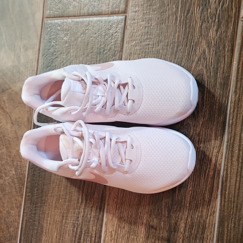 Nikes - Picture 2 of 4